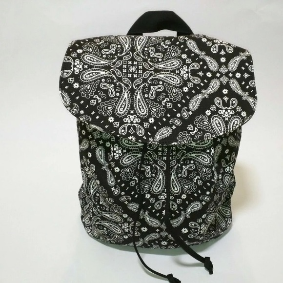 VS PINK Mini B&W Paisley/Bandana Print Drawstring Backpack - Picture 2 of 8